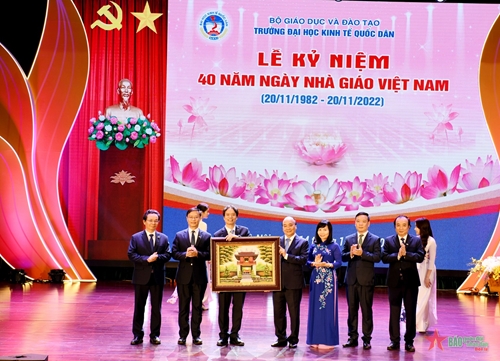 Chủ tịch nước chúc mừng ngày Nhà giáo Việt Nam tại Trường Đại học Kinh tế Quốc dân